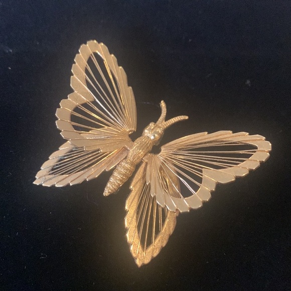 Vintage Monet Gold Toned Butterfly Brooch/Pin - Picture 5 of 5